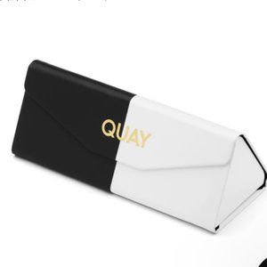 NWT QUAY EMBOSSED TRI FOLD CASE